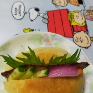 千切り野菜とローストビーフサンド◦＊